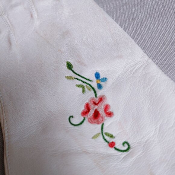 💯% White Leather long Gloves - flower design - Picture 3 of 9